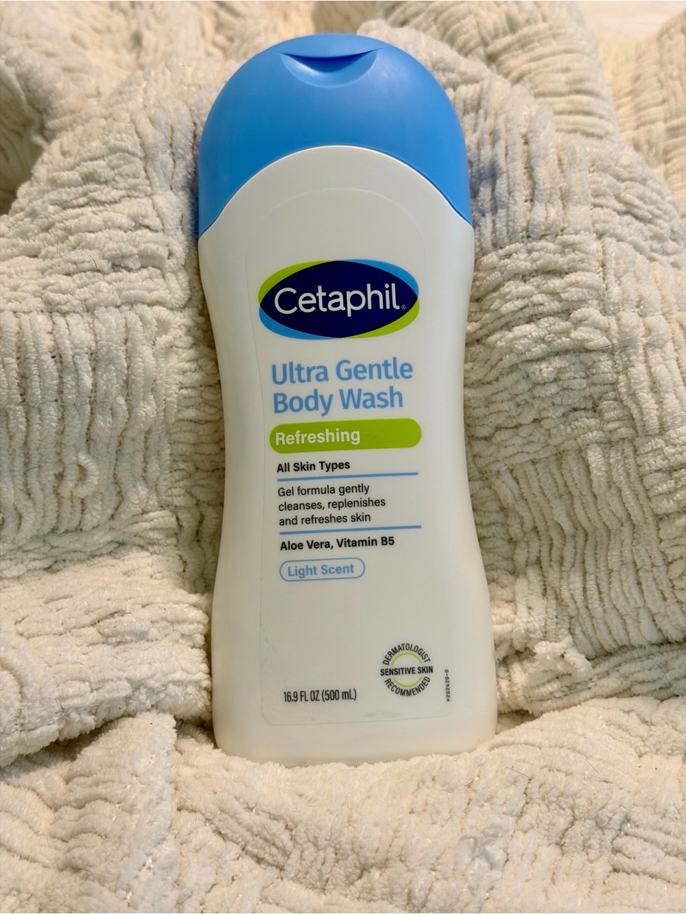 Cetaphil Ultra Gentle Body Wash - Blue & White (Refreshing)